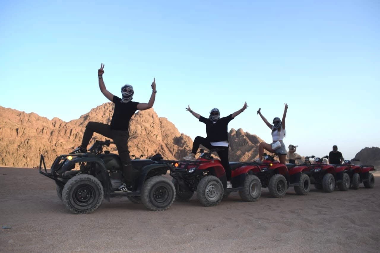 Motorata nel Deserto: Adrenalina, Tradizione e Tramonti